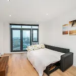 The Waterside Retreat At Montague - Centre - Riverside Living - Views - Sleeps 4 - Balcony - Free Wi-fi * Leeds (West Yorkshire)