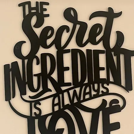 The Waterside Retreat At Montague - Centre - Riverside Living - Views - Sleeps 3 - Balcony - Free Wi-fi Апартаменты *