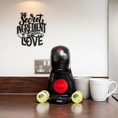 The Waterside Retreat At Montague - Centre - Riverside Living - Views - Sleeps 3 - Balcony - Free Wi-fi