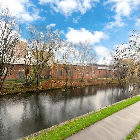 아파트 The Waterside Retreat At Montague - Centre - Riverside Living - Views - Sleeps 4 - Balcony - Free Wi-fi *