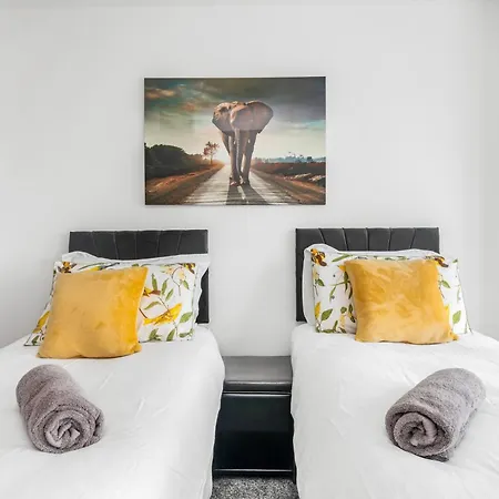 The Waterside Retreat At Montague - Centre - Riverside Living - Views - Sleeps 4 - Balcony - Free Wi-fi 아파트