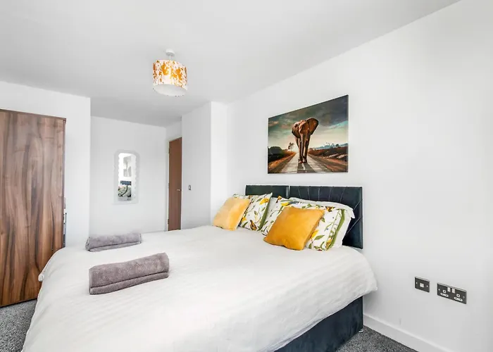 The Waterside Retreat At Montague - Centre - Riverside Living - Views - Sleeps 3 - Balcony - Free Wi-fi Appartamento Leeds (West Yorkshire)