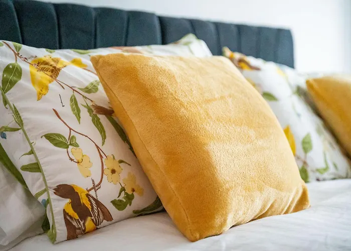 The Waterside Retreat At Montague - Centre - Riverside Living - Views - Sleeps 3 - Balcony - Free Wi-fi Apartamento