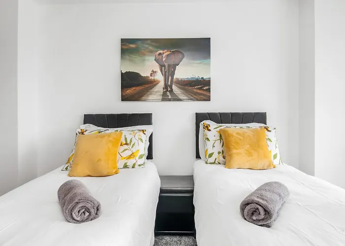 The Waterside Retreat At Montague - Centre - Riverside Living - Views - Sleeps 3 - Balcony - Free Wi-fi Apartamento