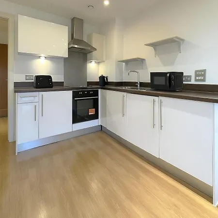 The Waterside Retreat At Montague - Centre - Riverside Living - Views - Sleeps 3 - Balcony - Free Wi-fi Leeds (West Yorkshire)