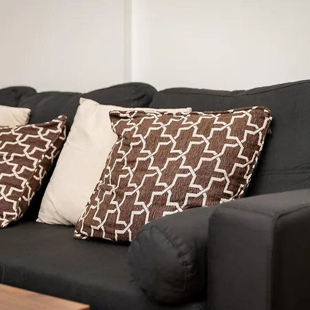 The Waterside Retreat At Montague - Centre - Riverside Living - Views - Sleeps 4 - Balcony - Free Wi-fi Leeds (West Yorkshire)