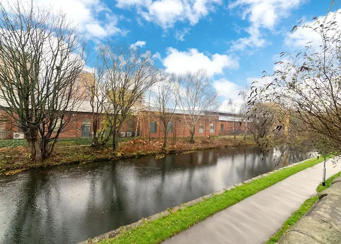 Apartment The Waterside Retreat At Montague - Centre - Riverside Living - Views - Sleeps 3 - Balcony - Free Wi-fi *